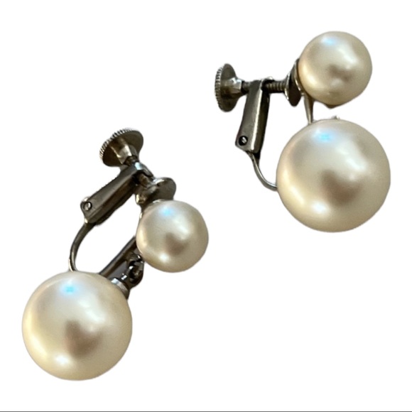 Vintage 1950s Pearl Earrings by JUDY LEE from a Private Collection - Picture 5 of 12